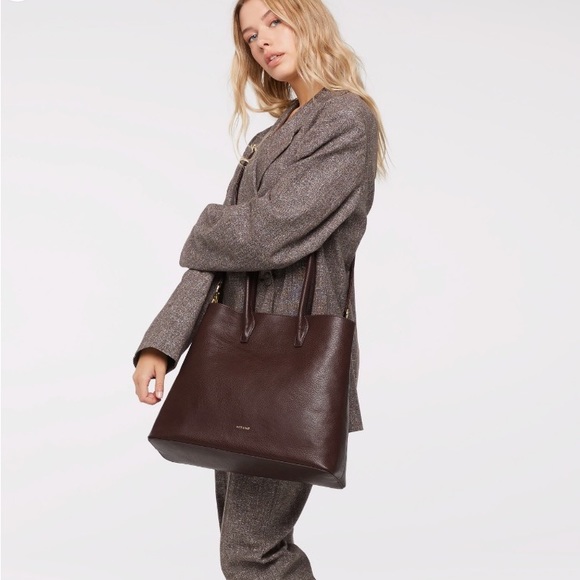 Matt & Nat | Krista Vegan Satchel | Black Large Tote Bag - Picture 9 of 9